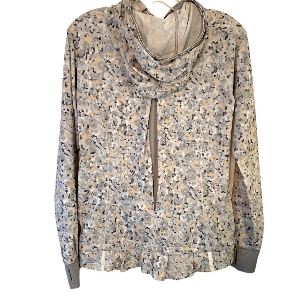 Lululemon Gather Me Slightly Ladies 6 Grey Floral - Picture 2 of 16